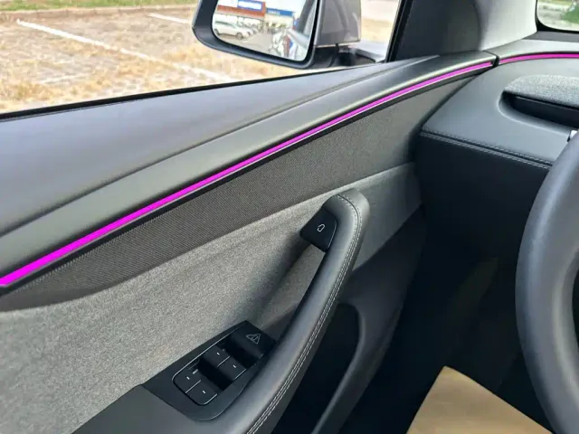Tesla Model Y — Фото автомобиля 21