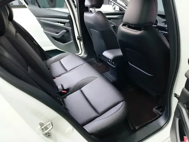 Mazda Axela — Фото автомобиля 12