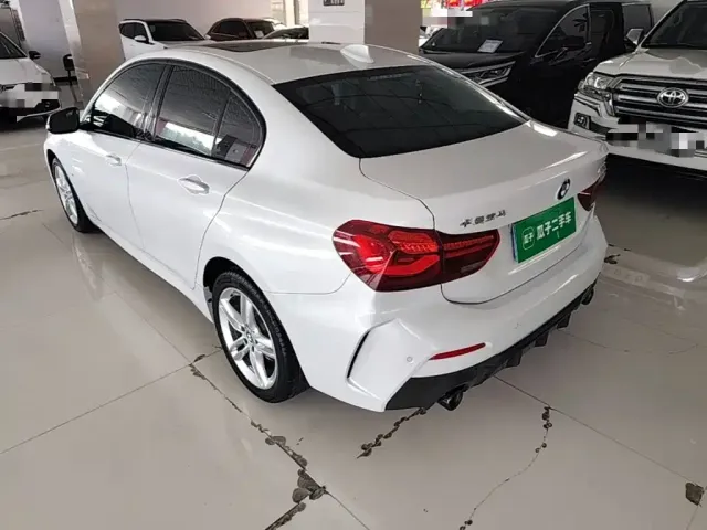 BMW BMW 1 Series 2023 120i M Sport Shadow Edition — Фото автомобиля 4