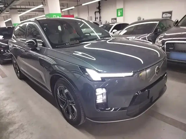 Volvo XC70 Plug-in Hybrid — Фото автомобиля 3
