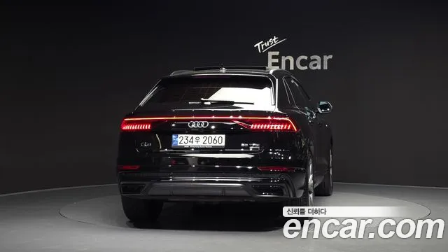 Audi Q8 55 TFSI quattro Premium — Фото автомобиля 4
