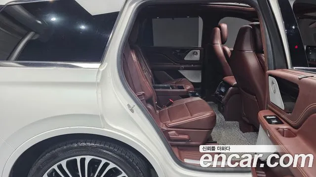 Lincoln Aviator — Фото автомобиля 17