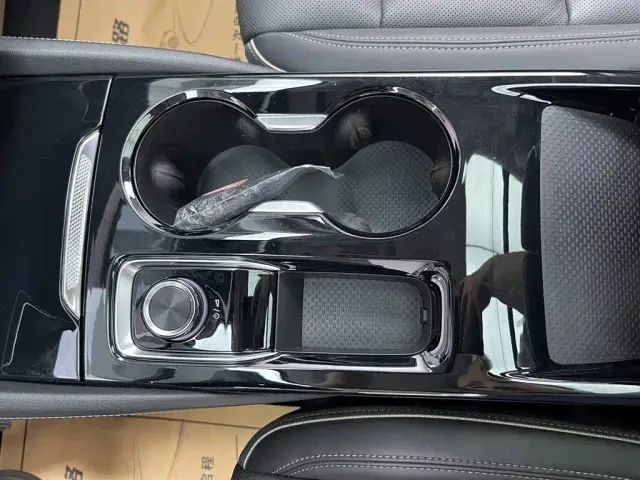Buick Envision Plus — Фото автомобиля 29
