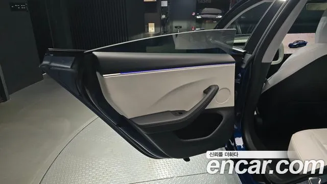 Tesla Model 3 — Фото автомобиля 24