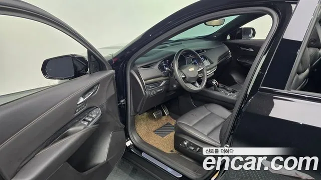 Cadillac XT4 2.0 Sport AWD — Фото автомобиля 4