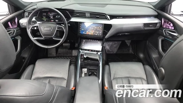 Audi e-tron — Фото автомобиля 7