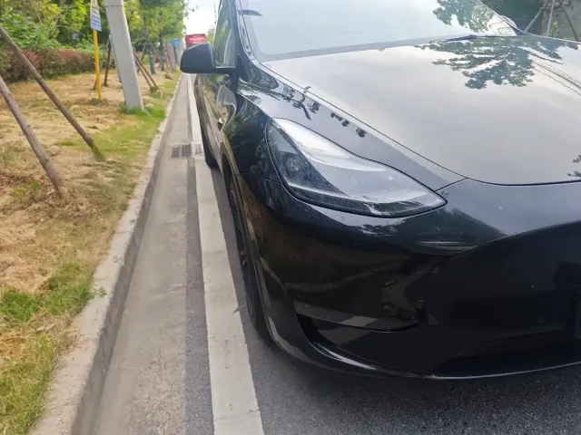 Tesla Model Y — Фото автомобиля 12