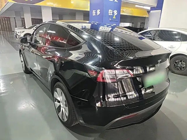 Tesla Model Y — Фото автомобиля 4