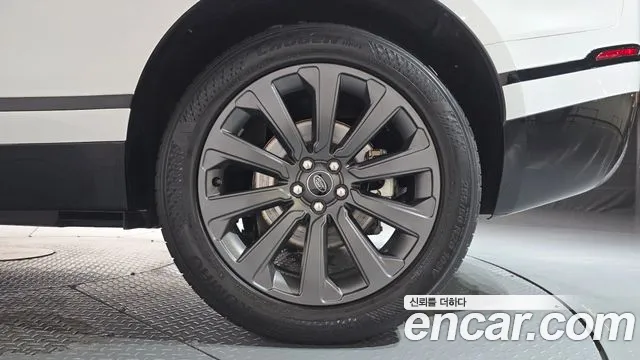 Land Rover Range Rover Velar Range Rover Velar 2.0 P250 R-Dynamic SE — Фото автомобиля 12
