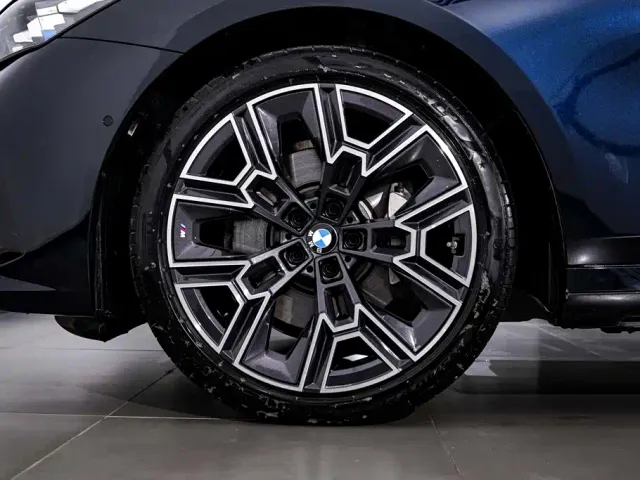 BMW 5 Series — Фото автомобиля 12