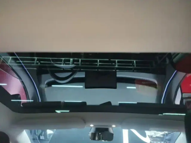 Tesla Model 3 — Фото автомобиля 17