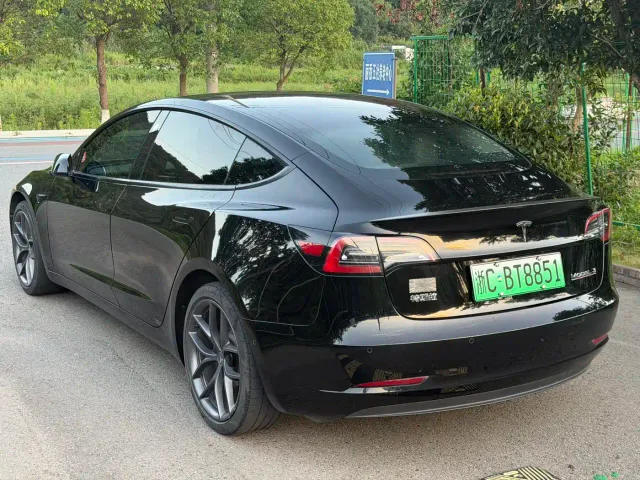 Tesla Model 3 — Фото автомобиля 7