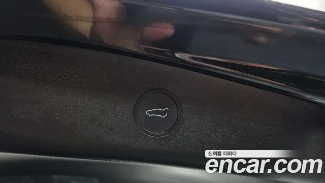Tesla Model 3 — Фото автомобиля 12