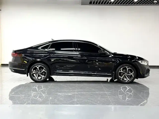 Volkswagen Passat — Фото автомобиля 6