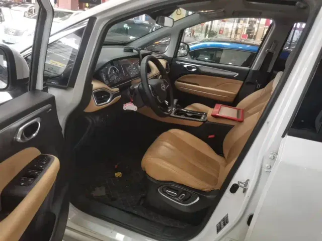 GAC Trumpchi M6 — Фото автомобиля 15