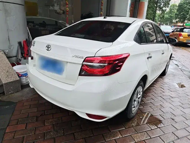 Toyota Vios — Фото автомобиля 4