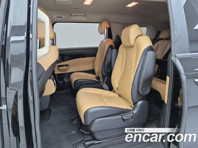 Kia Carnival Generation 4 — Фото автомобиля 12