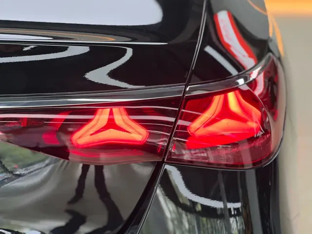 Mercedes-Benz E-Class — Фото автомобиля 17