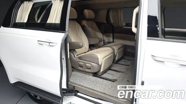 Kia Carnival Generation 4 — Фото автомобиля 12