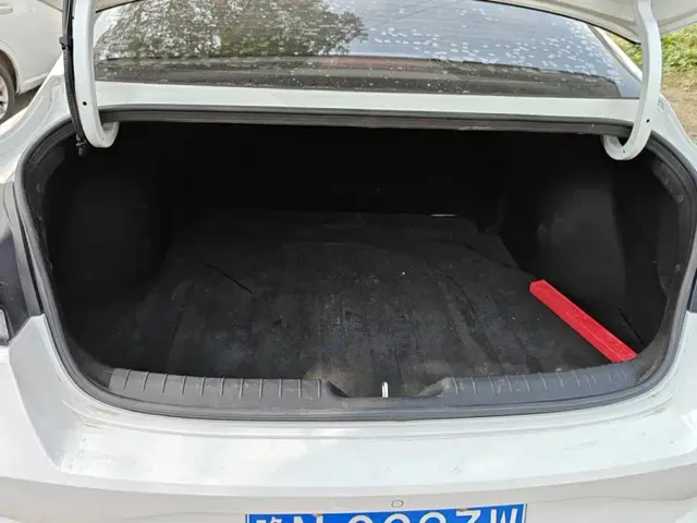 Hyundai Elantra — Фото автомобиля 4
