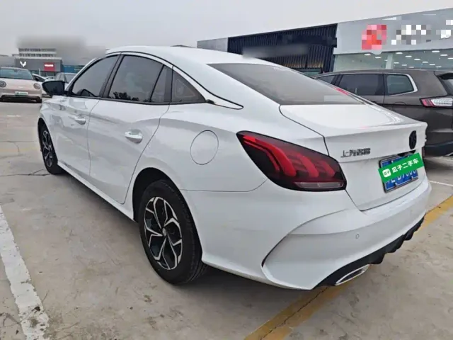 MG MG5 2023 180DVVT CVT Luxury Edition — Фото автомобиля 4