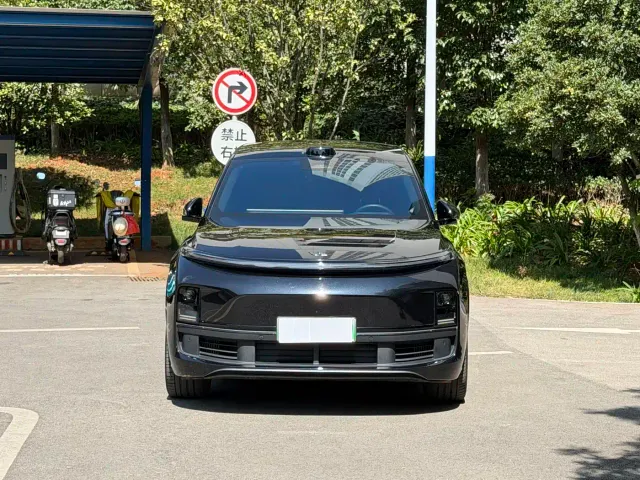 Li Auto L9 — Фото автомобиля 2