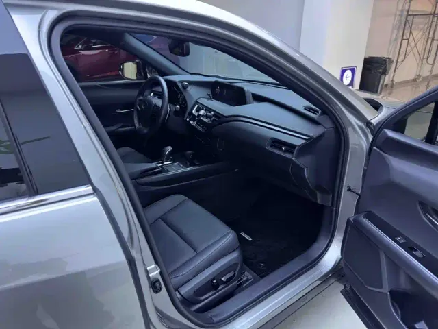 Lexus UX — Фото автомобиля 10