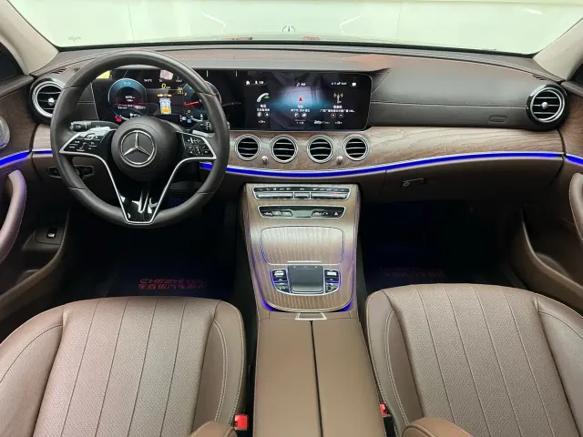 Mercedes-Benz E-Class — Фото автомобиля 12