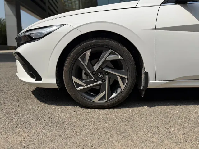 Hyundai Elantra — Фото автомобиля 9