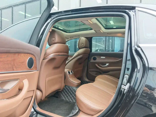 Mercedes-Benz E-Class — Фото автомобиля 5
