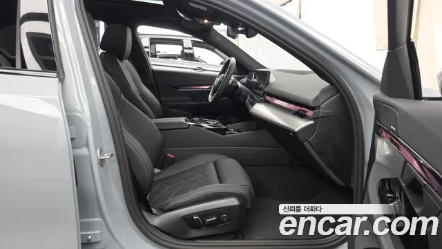 BMW 5 Series G60 — Фото автомобиля 11