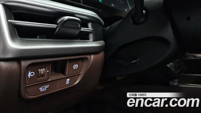 Hyundai Grandeur Grandeur (GN7) 2.5 Бензин 2WD — Фото автомобиля 16