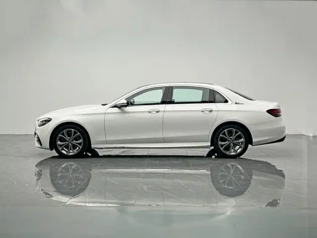 Mercedes-Benz E-Class — Фото автомобиля 3