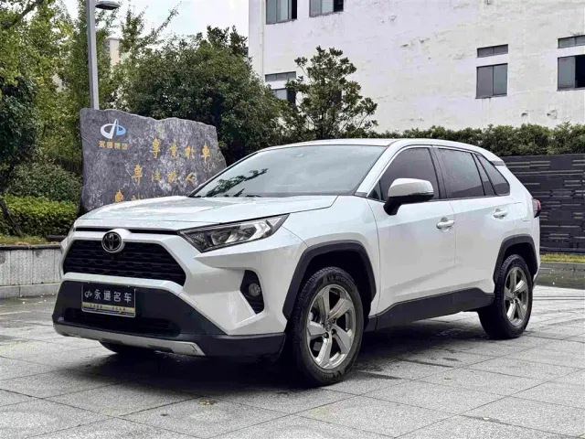 Фотография автомобиля — Toyota RAV4