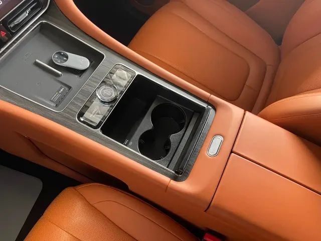 AITO Wenjie AITO M9 2024 Extended Range Ultra 42kWh 6-Seater — Фото автомобиля 16