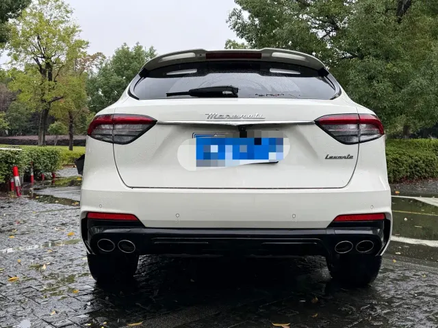 Maserati Levante — Фото автомобиля 12