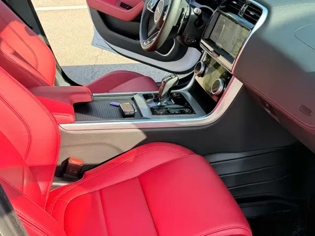 Jaguar XEL — Фото автомобиля 5