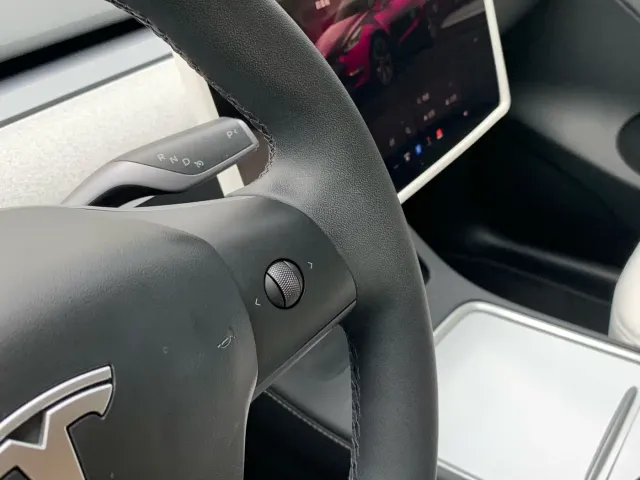 Tesla Model Y — Фото автомобиля 25