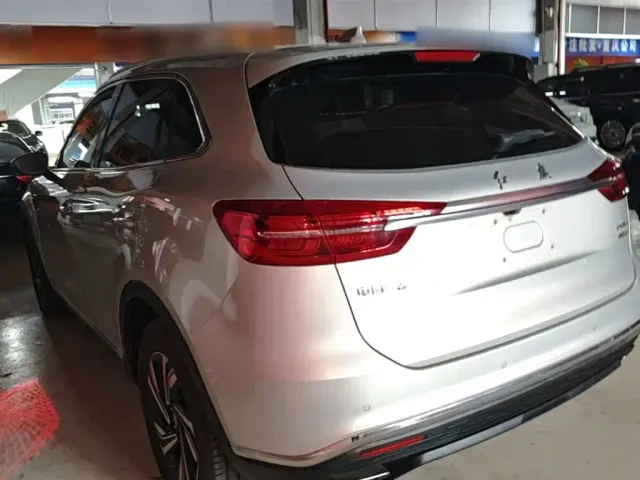Hongqi HS5 — Фото автомобиля 4