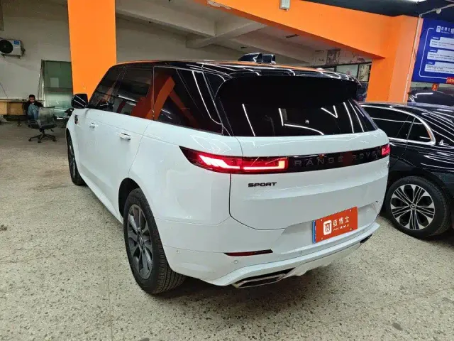 Land Rover Range Rover Sport — Фото автомобиля 3
