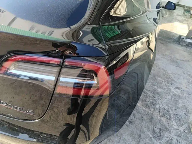 Tesla Model 3 — Фото автомобиля 7