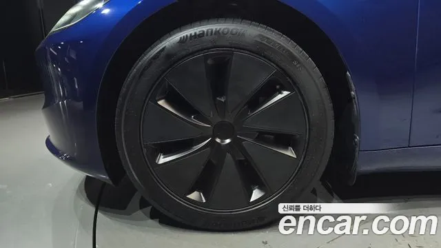 Tesla Model 3 — Фото автомобиля 5