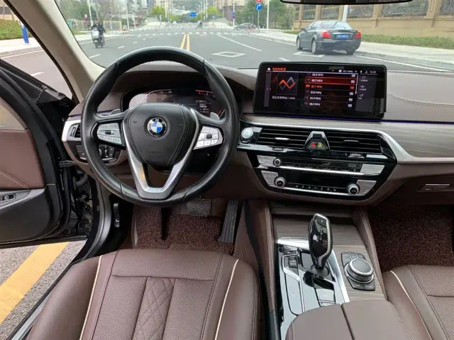 BMW 5 Series — Фото автомобиля 11