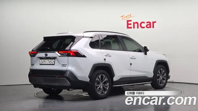 Toyota RAV4 — Фото автомобиля 2