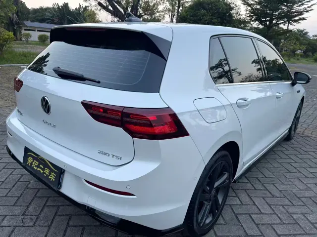Volkswagen Golf — Фото автомобиля 11