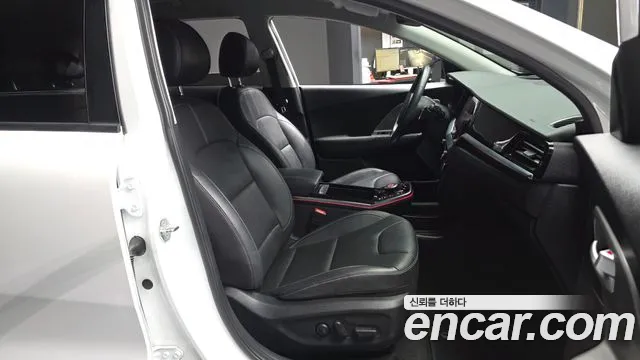 Kia Niro — Фото автомобиля 11