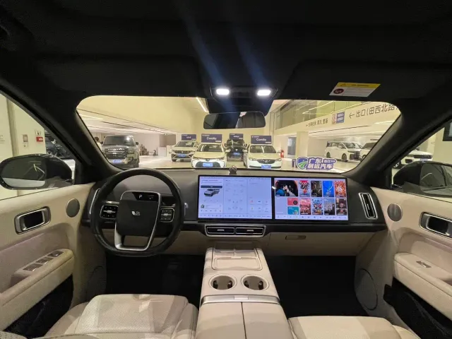 Li Auto L8 — Фото автомобиля 11