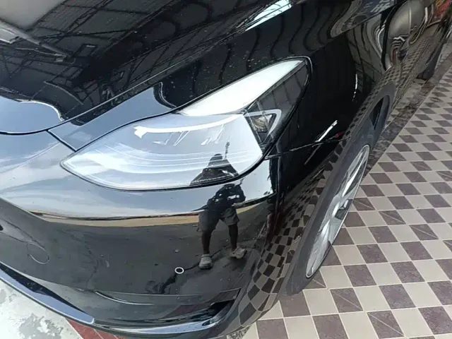 Tesla Model Y — Фото автомобиля 23