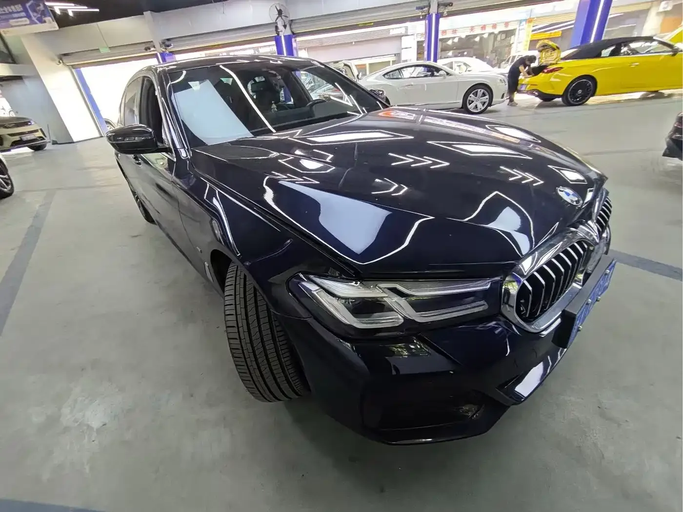 BMW BMW 5 Series 2022 525Li M Sport Package — Фото автомобиля 3