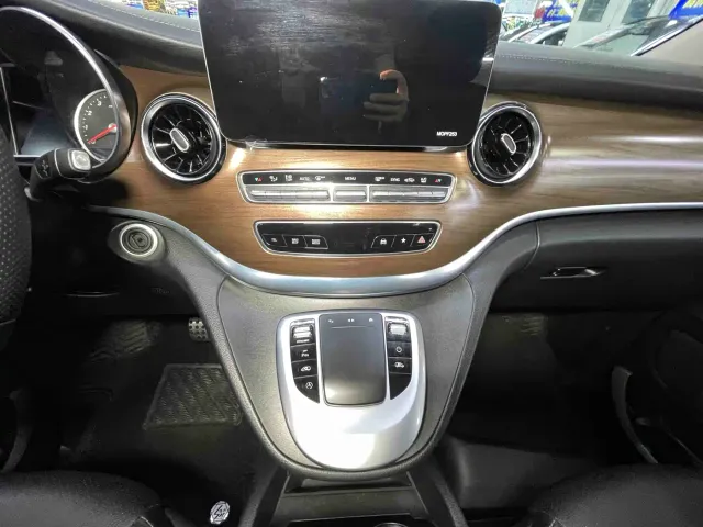 Mercedes-Benz V-Class — Фото автомобиля 16